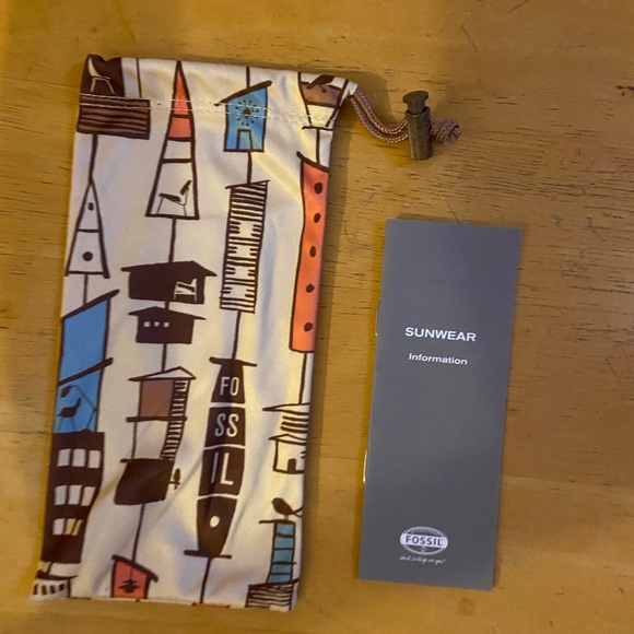 Fossil “what vintage are you” sunglass cases - Picture 4 of 6